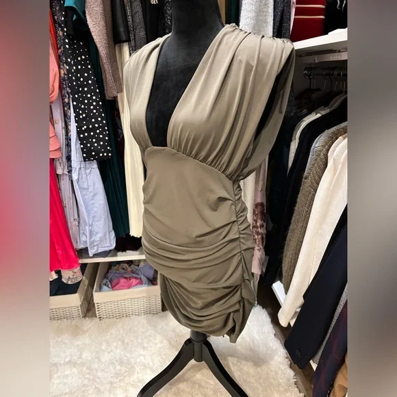NEW WITH TAGS 🎉 Zara khaki SHORT DRESS WITH SHOULDER PADS size L - Picture 9 of 16